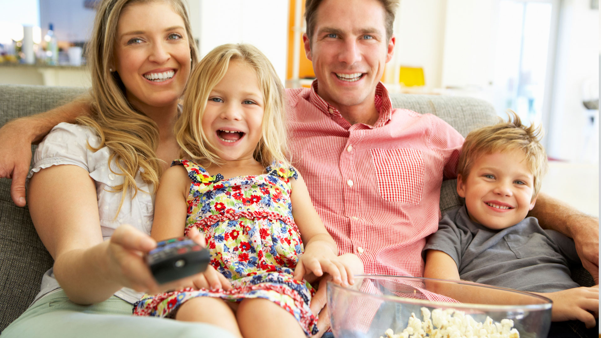 Family-watching-kids-movies_tadudx